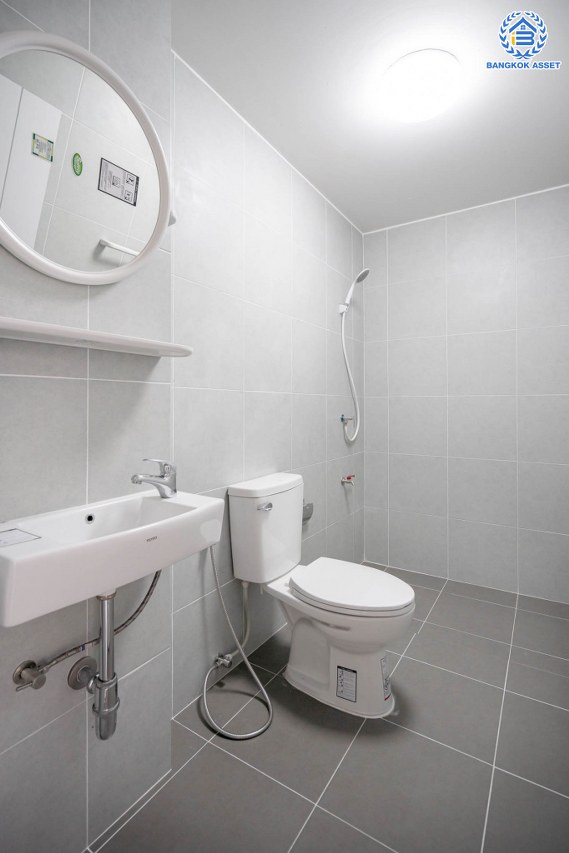 บ้านมือสองตกแต่งใหม่ ดีไซน์สวย โครงการ ซันไรซ์กรีน นวมินทร์ เนื้อที่ 75 ตร.ว. พื้นที่ใช้สอยมากถึง 338 ตร.ม. พร้อมฟังก์ชัน 4 ห้องนอน 4 ห้องน้ำ 1 ห้องแม่บ้าน จอดรถได้ 2 คัน รองรับทุกกิจกรรม บนทำเลเชื่อมต่อหลายเส้นทาง ใกล้รถไฟฟ้าสายสีชมพู "สถานีรามอินทรา" และจุดขึ้นทางด่วน "เอกมัย-รามอินทรา"